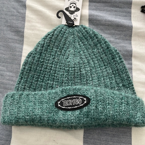 Billy bones beanie - Picture 3 of 3